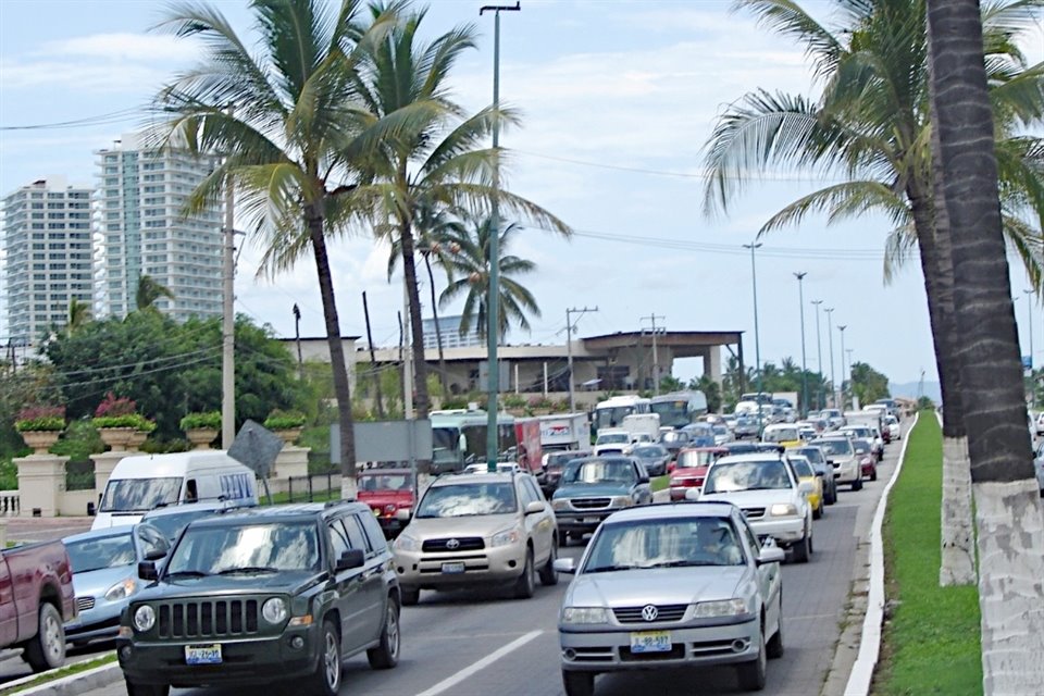 Proponen al Alcalde interino de Puerto Vallarta corregir fallas relacionadas con la movilidad.