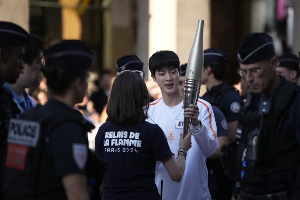 El cantante de BTS aseguró sentirse honrado por participar en el recorrido.