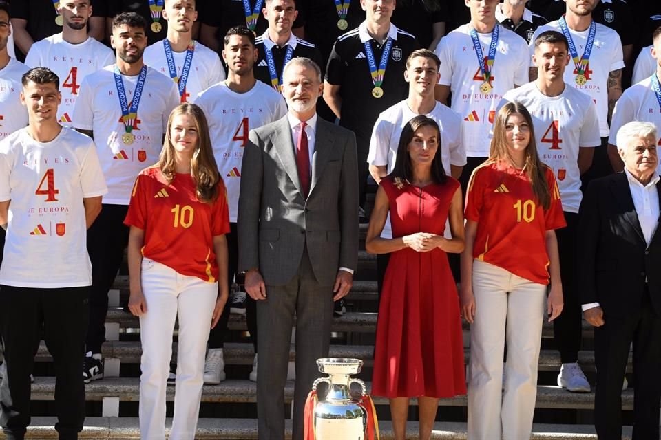 La familia real con la selección de España.