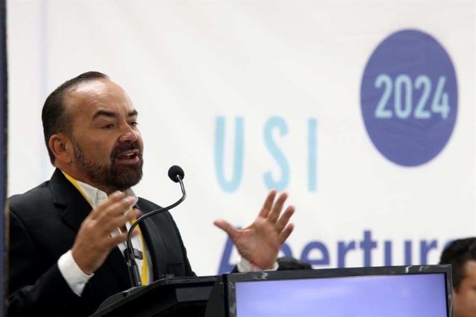 Sergio Chávez, Alcalde de Tonalá en la inauguración de la planta de USI en dicho Municipio.