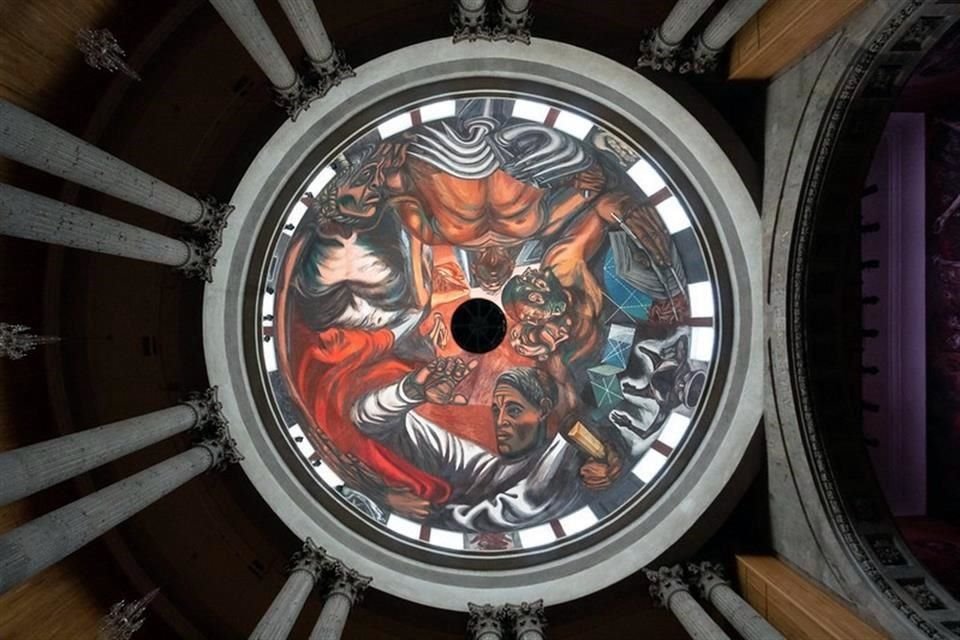 La publicación resalta la riqueza arquitectónica y artística de la Ciudad, donde los tapatíos conviven con obras de grandes muralistas como José Clemente Orozco.