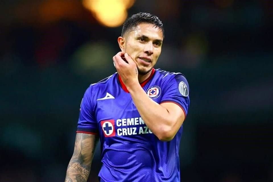 Carlos Salcedo, futbolista del Cruz Azul, recibió un citatorio para acudir a declarar como testigo por el asesinato de su hermana Paola Salcedo.