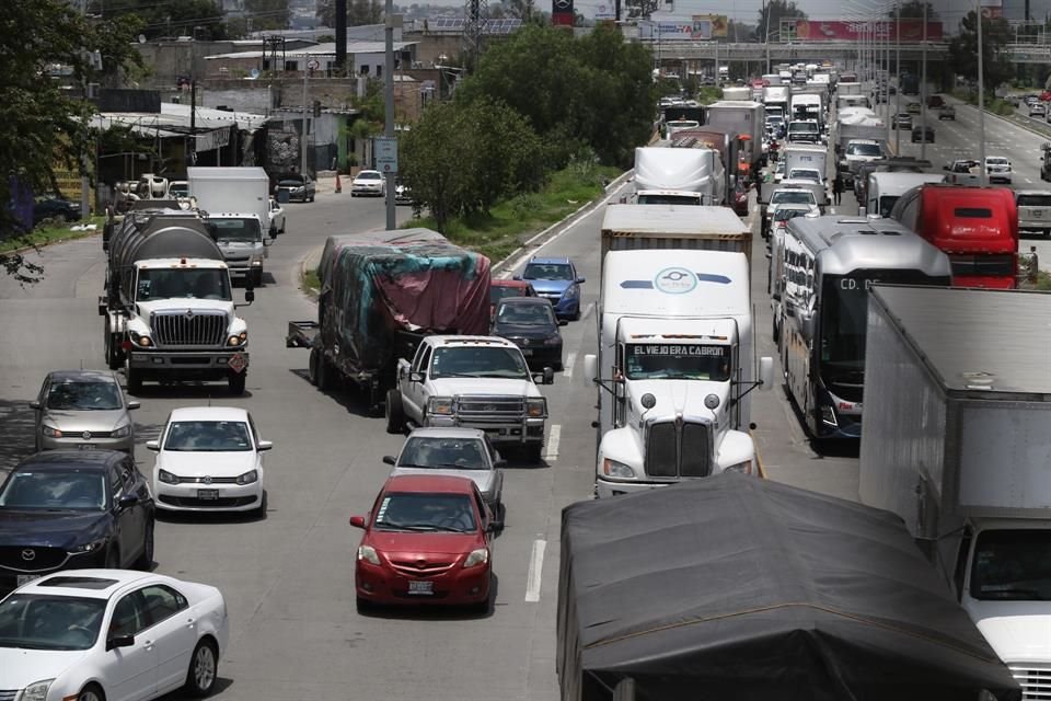 Habitantes del corredor López Mateos consideran que los tráileres deben entrar a la ciudad sólo por las noches, para prevenir accidentes.