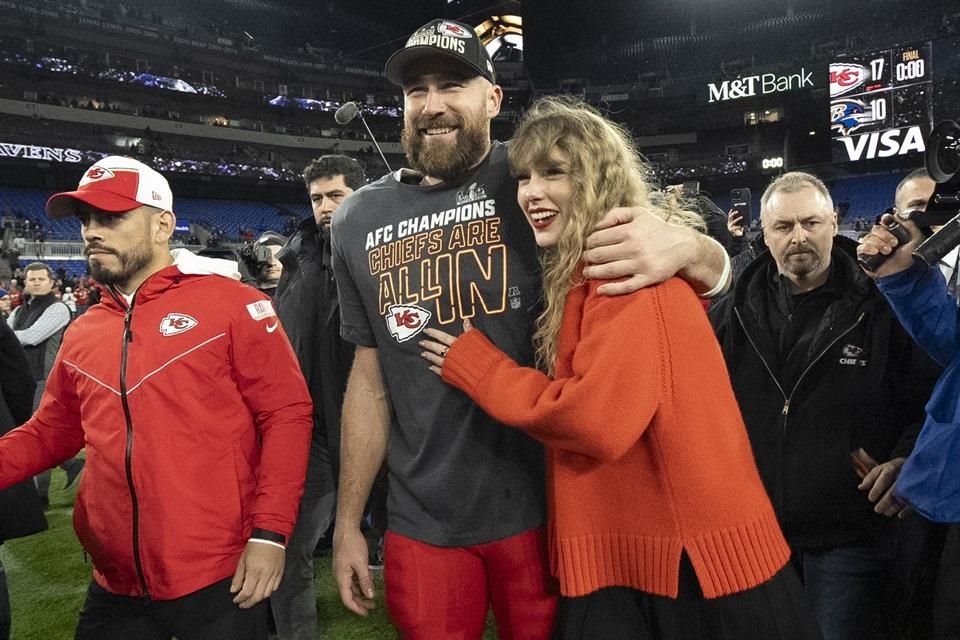 El estadounidense habría amenazado a Taylor y su novio Travis Kelce en redes sociales.