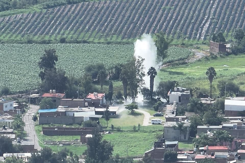 Todavía a las 12:00 horas, el chorro medía aproximadamente 10 metros de altura.