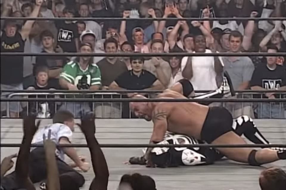 La Parka protagonizó el episodio 141 de WCW Monday Nitro, en 1998, en Evansville, Indiana, para enfrentarse a Goldberg.