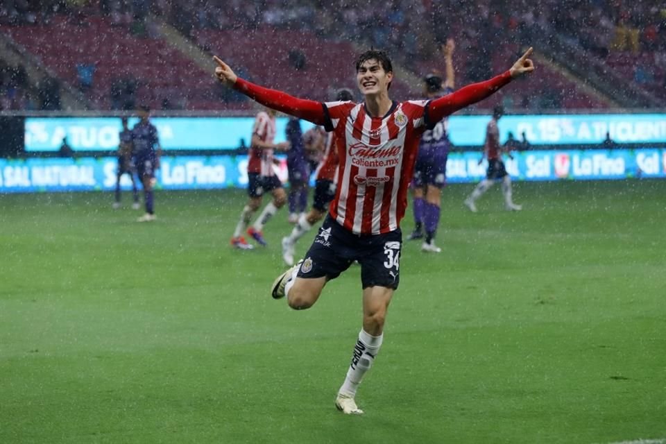 Armando 'Hormiga' González, anotó segundo gol de Chivas.