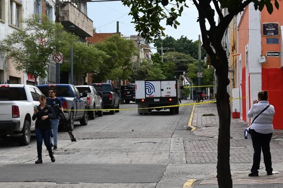 En un predio abandonado en el Centro de Guadalajara, fue hallado el cadáver de un hombre de entre 45 y 50 años que fue golpeado.