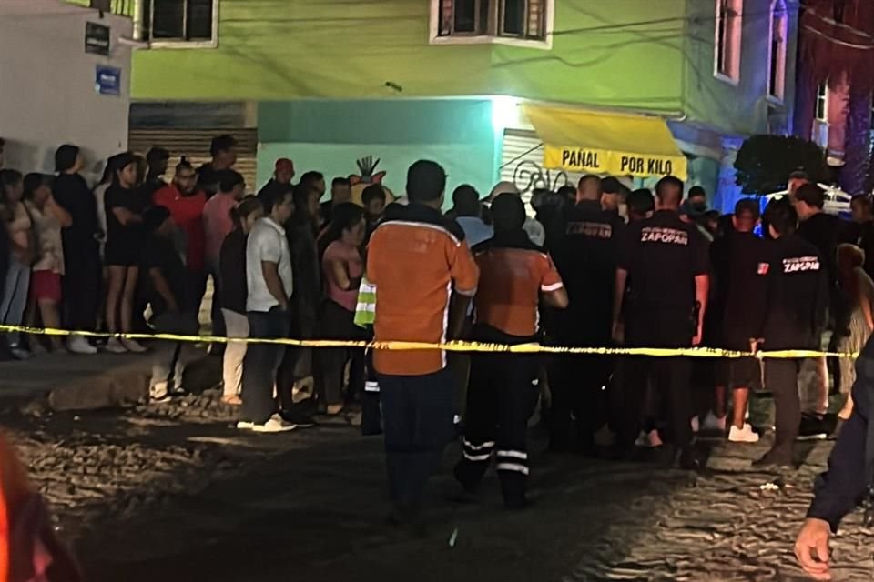 Dos jovencitos fueron agredidos con arma de fuego en calles de la Colonia Lomas de los Tabachines, mientras circulaban en una motocicleta.