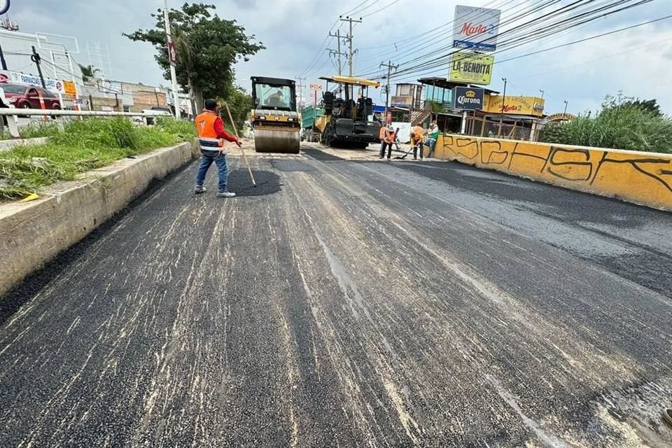 La circulación en la Avenida Camino Real a Colima quedó reabierta, luego de presentarse un socavón a la altura del Arroyo Seco.