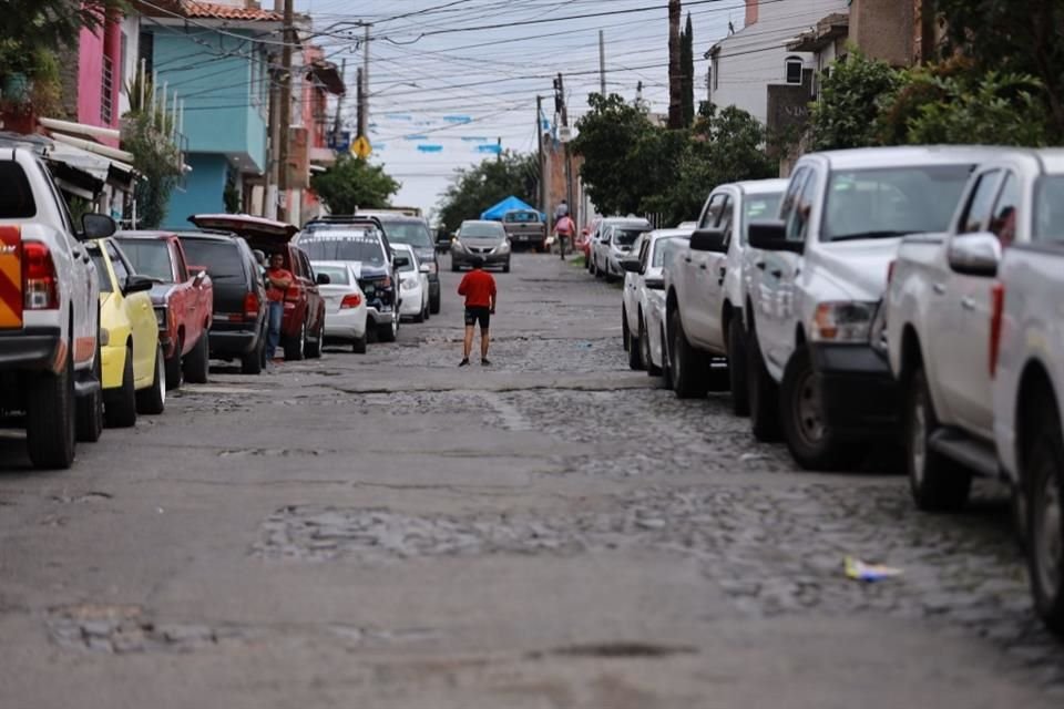 La Colonia Lomas de Tabachines, al norte de Zapopan, estrenará pavimento en calles consideradas 'un reto topográfico' por lo empinado del terreno.