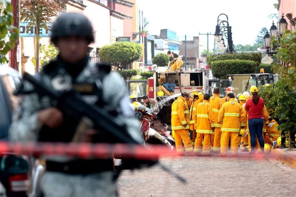 Un perímetro del Centro Histórico de Tequila estuvo acordonado y evacuado tras la explosión del martes en José Cuervo.