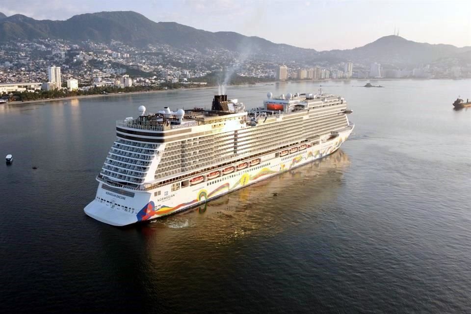 De enero a junio arribaron a Puerto Valalrta 94 cruceros, trayendo consigo un total de 285 mil 635 cruceristas.