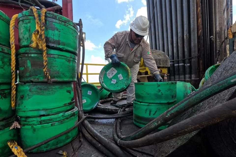 Este lunes, el director general de Pemex, Víctor Rodríguez Padilla, sostendría una reunión con la Comisión de Energía del Senado de la República, en respuesta al punto de acuerdo; sin embargo, fue cancelada por 'causas de fuerza mayor'.