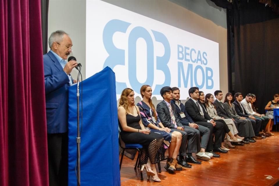Ceremonia de entrega de Becas MOB-2024.