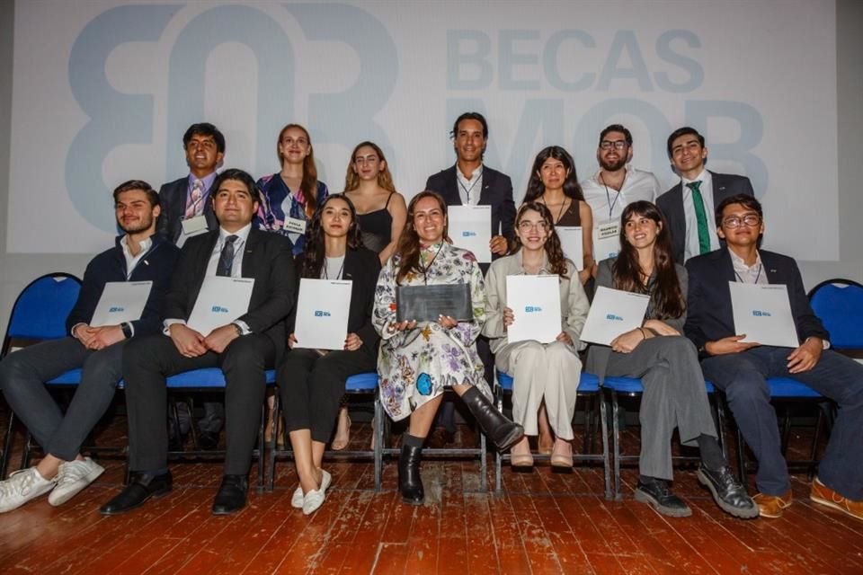 Un total de 13 jóvenes del país fueron becados por la fundación jalisciense MOB.