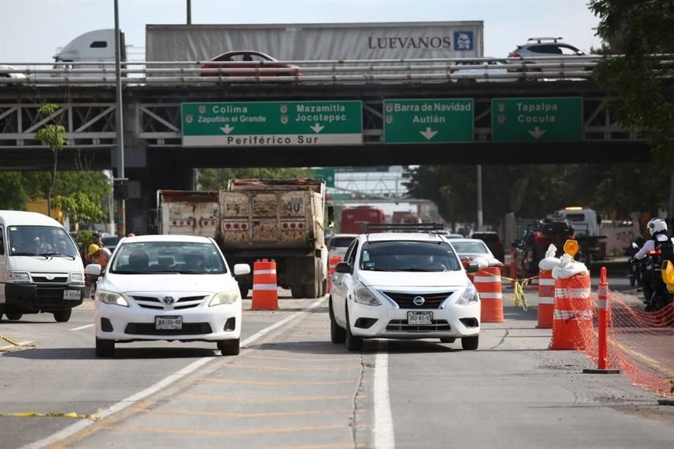 Esta tarde un tercer carril de flujo vehicular quedó habilitado en Avenida López Mateos; dos de los carriles irán en dirección al sur, mientras que el trayecto del tercero será camino al Centro.