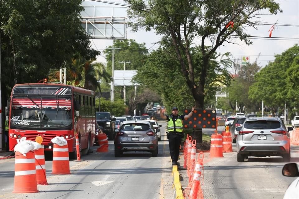 Esta tarde un tercer carril de flujo vehicular quedó habilitado en Avenida López Mateos; dos de los carriles irán en dirección al sur, mientras que el trayecto del tercero será camino al Centro.