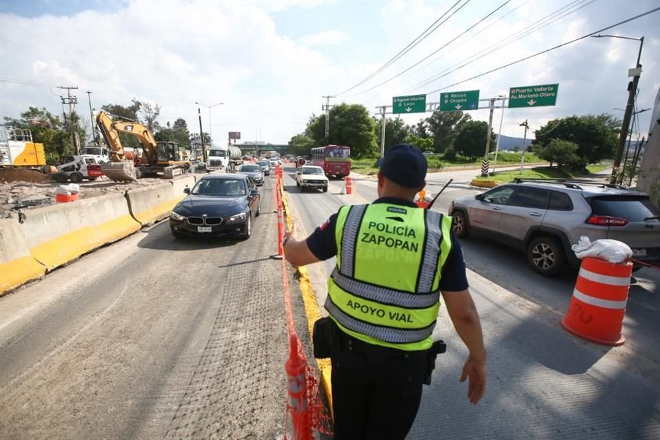 Esta tarde un tercer carril de flujo vehicular quedó habilitado en Avenida López Mateos; dos de los carriles irán en dirección al sur, mientras que el trayecto del tercero será camino al Centro.