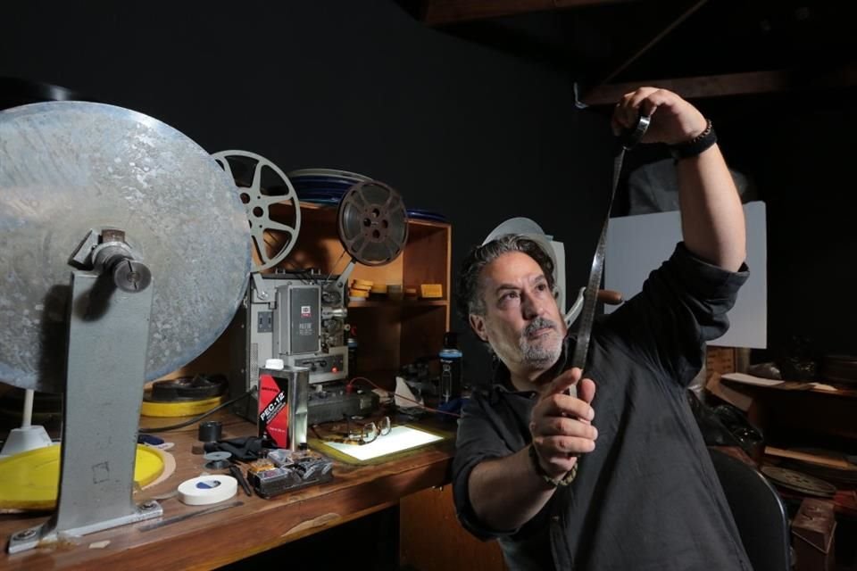 Mauricio  Bidault es Jefe del Área de Investigación y Acervos Cinematográficos de la Cineteca FICG.