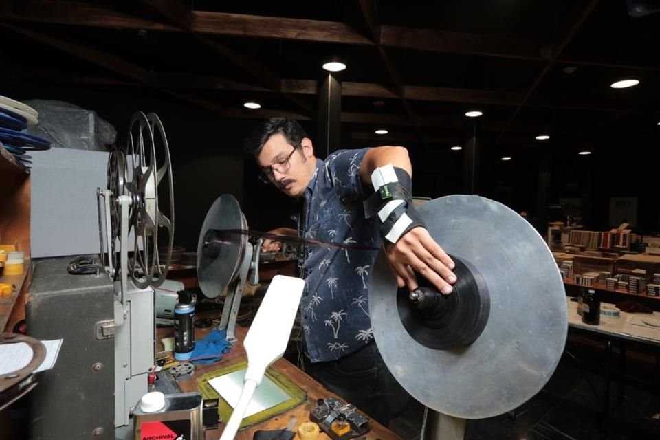 Andrés González Cosío González, jefe de proyecciones de la Cineteca FICG.