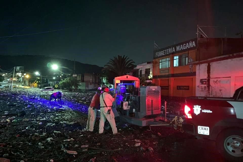 La zona amaneció cubierta del arrastre de materiales tras el desbordamiento.