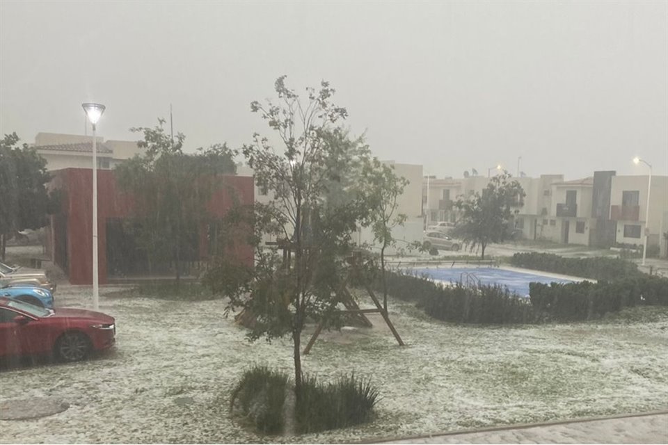 Una granizada azotó al Fraccionamiento Campestre Residencial.
