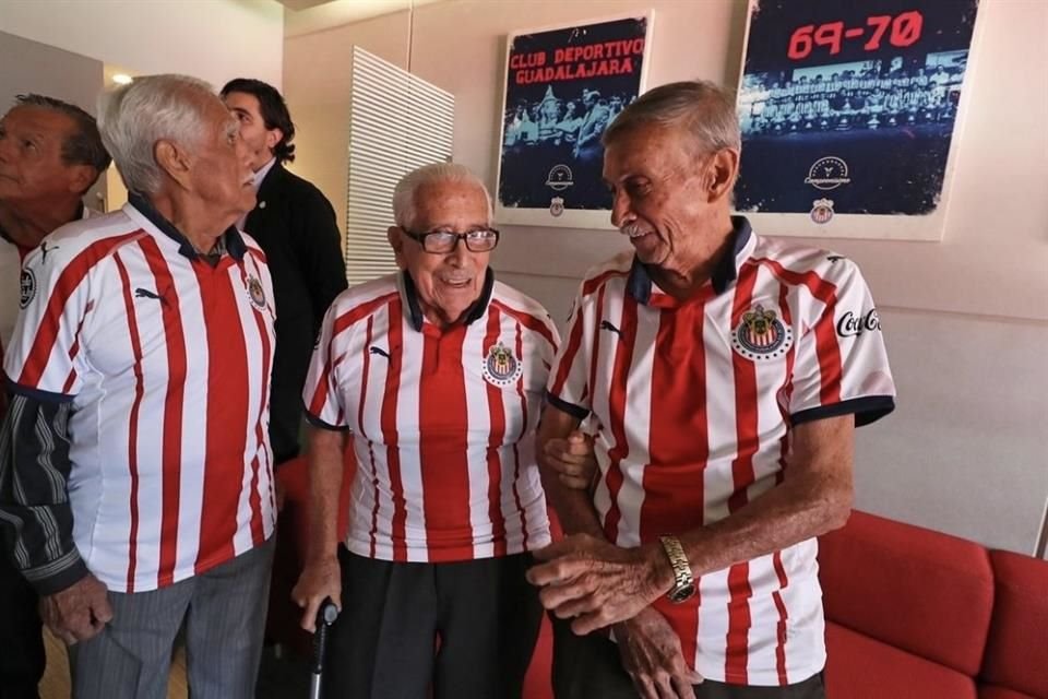 Durante su carrera, 'Chuco' Ponce (centro) logró anotar 40 goles.