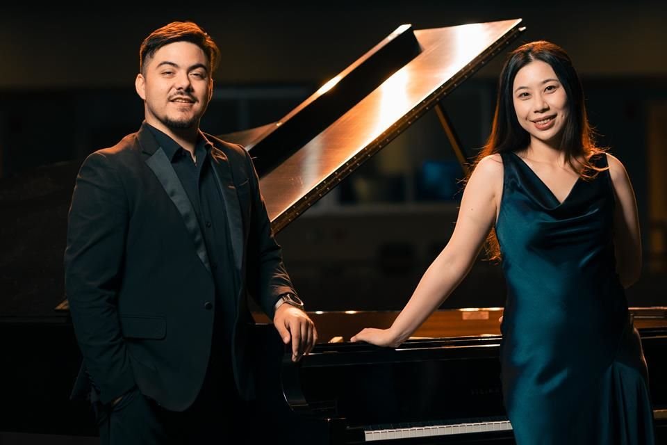 Pianistas Efraín Daniel Ulloa (México) y Hangyu Bai (China).