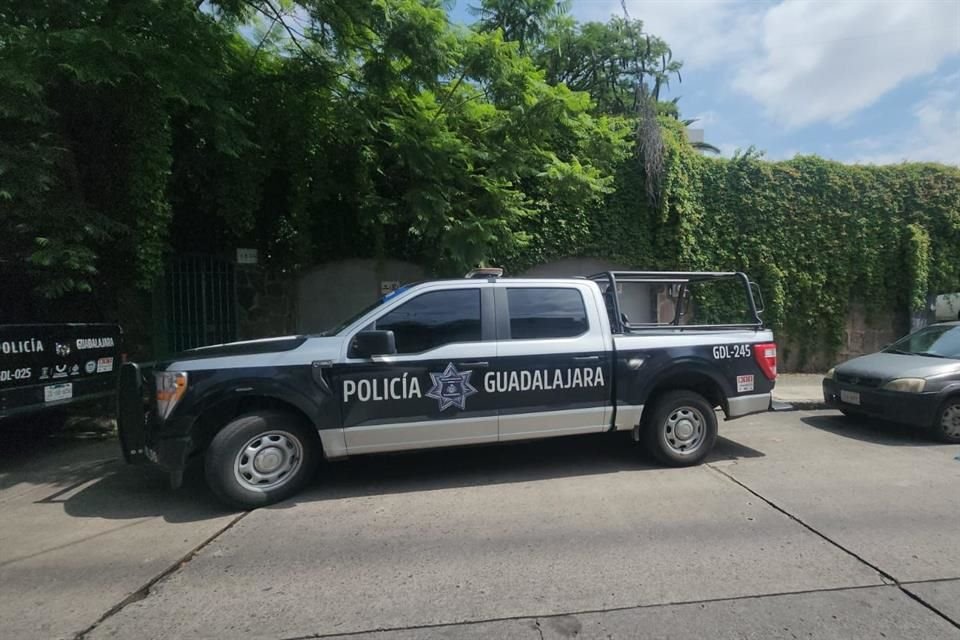 Dos presuntos ladrones de casas fueron detenidos por agentes del Operativo Americana; uno de ellos agredió a un policía con un machete.