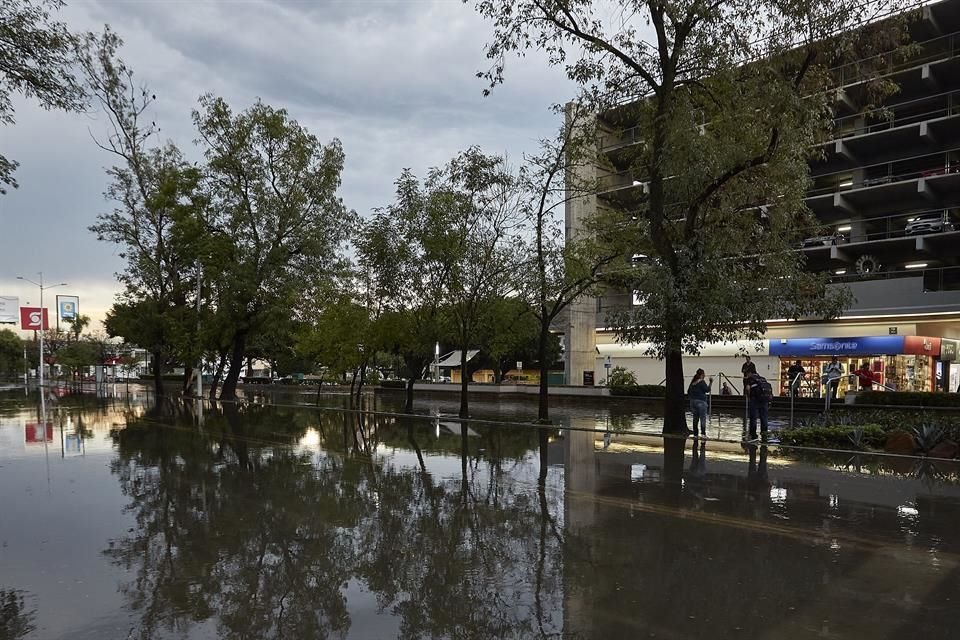 Solucionar las inundaciones en Plaza del Sol no es asunto solo de voluntad política, sino también de viabilidad técnica, advirtió Alfaro.