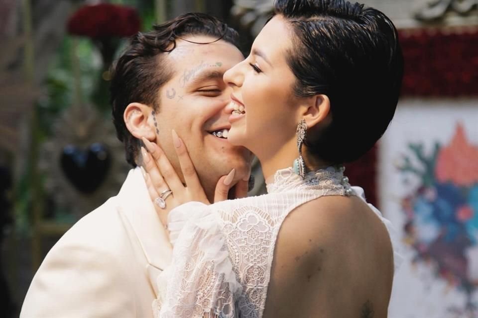 Tras la boda espiritual y la civil, Nodal y Ángela ya planean su boda religiosa para el próximo año.