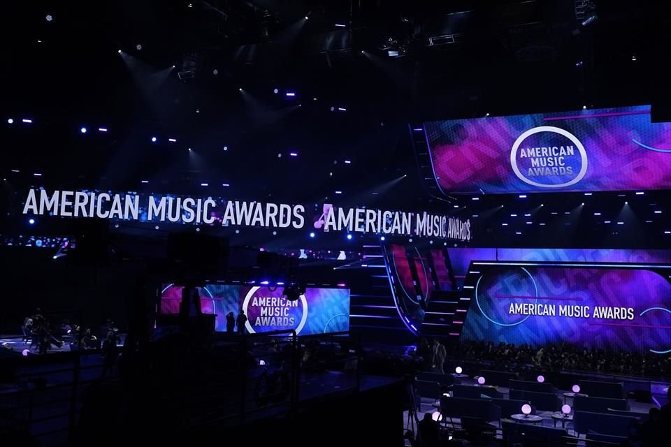 La producción detrás de los American Music Awards aplazó su ceremonia para 2025; este año llevarán especial de aniversario.