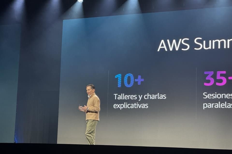 Rubén Mugártegui, director general de AWS México.