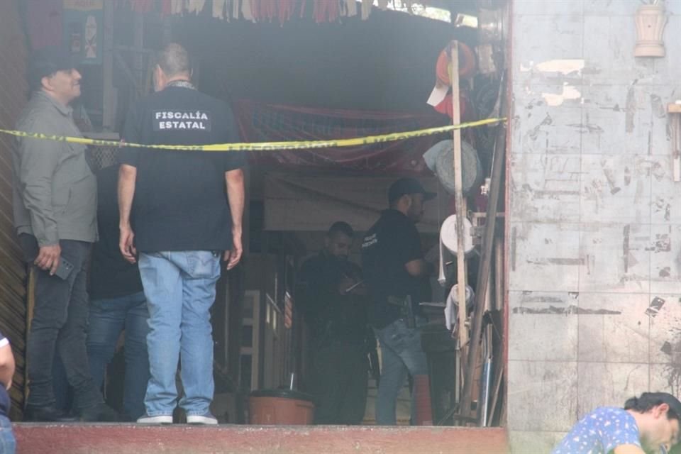 Al menos 10 veces, sicarios dispararon dentro del Mercado de Tablitas, en la Colonia Miravalle, para asesinar a una mujer esta tarde.