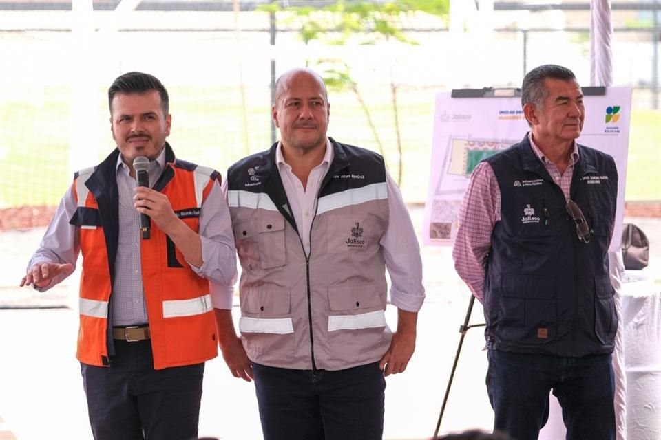 Enrique Alfaro participó en la entrega de la nueva Unidad Deportiva Minerales en El Salto.
