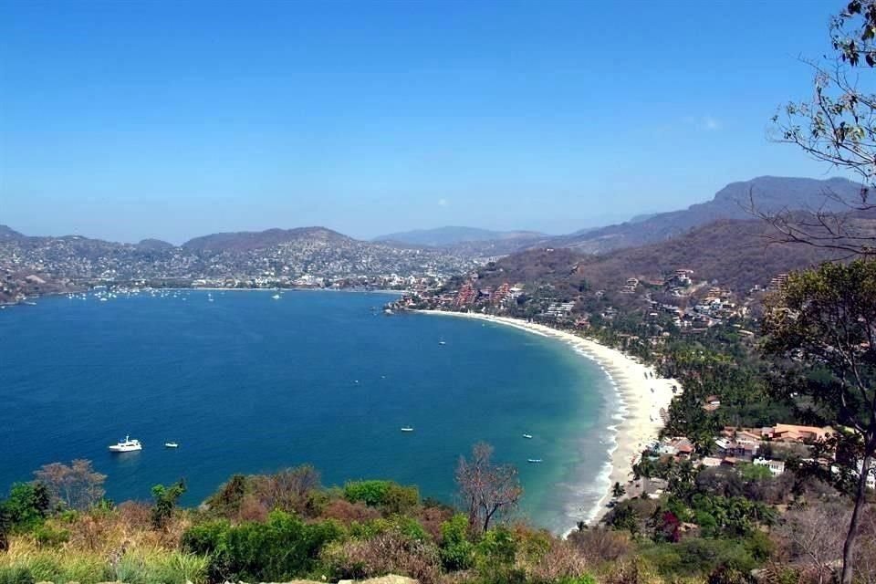 Pedro Castelám, porta-voz do Ixtapa Zihuatanejo Convention and Visitors Bureau, observa que o destino adicionou um recorde de 675.000 passageiros aéreos em 2024 e espera ultrapassar 700.000 este ano.