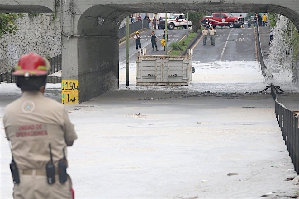Para garantizar la seguridad ante lluvias, Bomberos de Guadalajara ha implementado medidas de protección basadas en la señalética.
