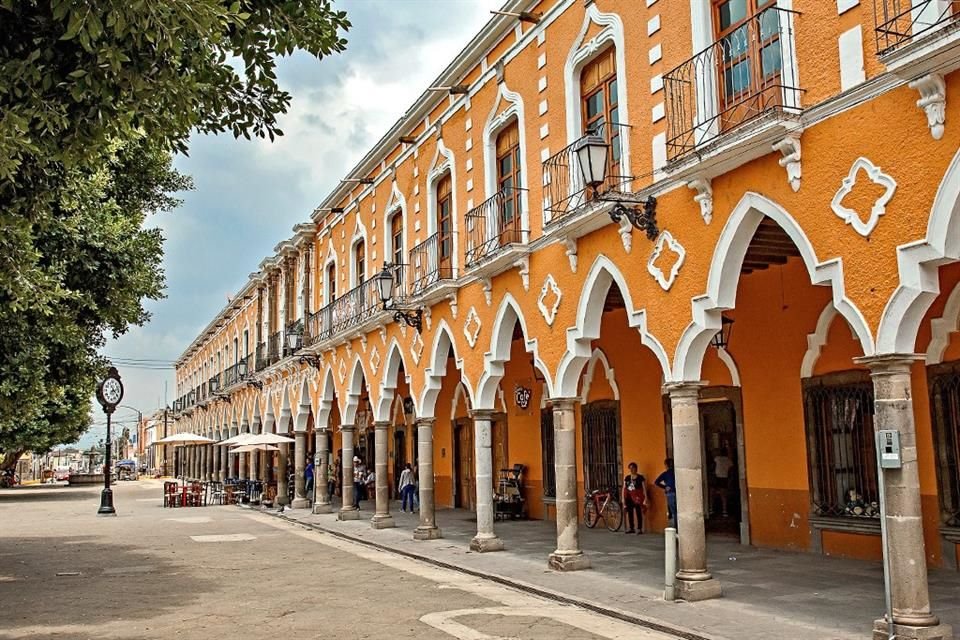 Estado de los portales neogóticos del centro de Sayula.