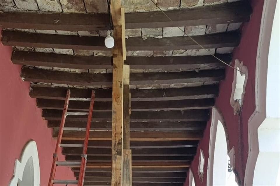 Estado de los portales neogóticos del centro de Sayula.