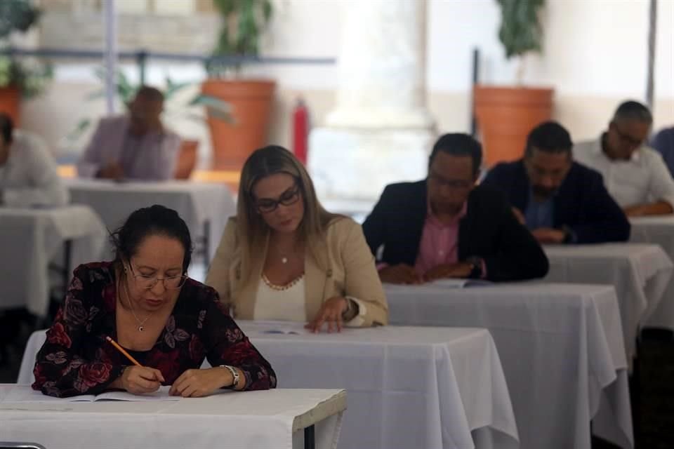 Como parte del proceso para elegir al sustituto del Magistrado Espartaco Cedeño, el Congreso aplicó examen a 39 aspirantes.