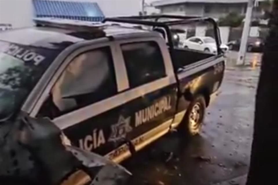 Tras iniciar la persecución, sospechosos y policías chocaron en el cruce de Av. Patria y Av. Vallarta, todos salieron de los vehículos y comenzó el enfrentamiento con armas de fuego.
