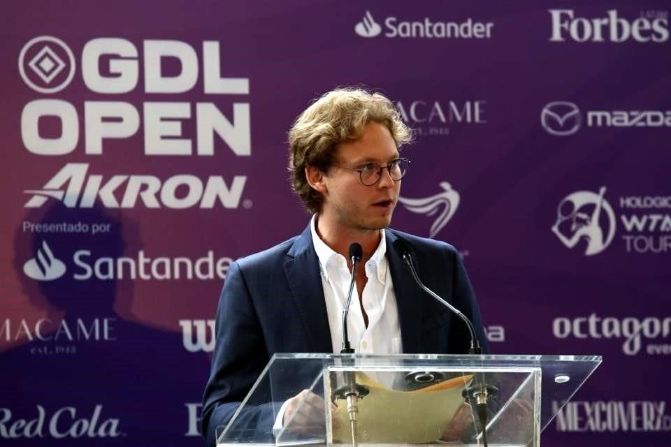 Gustavo Santoscoy Jr. anunció a las participantes del Guadalajara Open AKRON WTA 500.