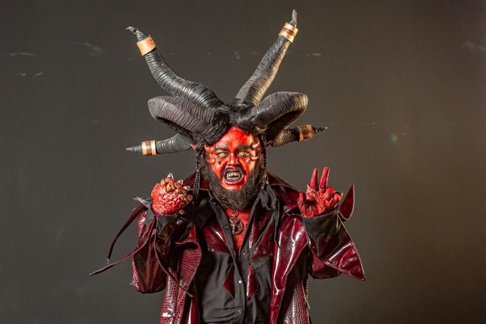 Infierno, el nuevo espectáculo del Circo del Miedo, inspirado en la Divina Comedia, se presenta en la Explanada de Revolución y Olímpica.