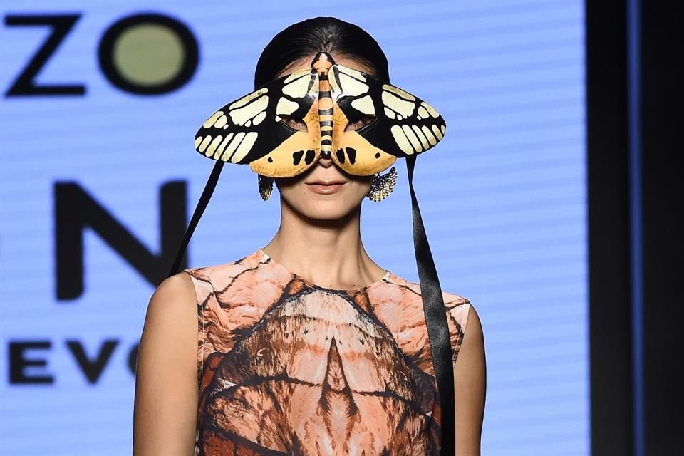 La colección de Diego Guarnizo x Fundación Avon, cautivó con siluetas que son protagonizadas por estampados de mariposa.