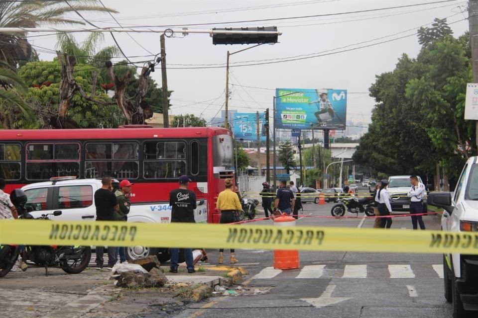 El incidente ocurrió antes de las 7:00 horas en el cruce de Calle Juan de Dios Robledo y Avenida Circunvalación Oblatos, en la Colonia Santa María.