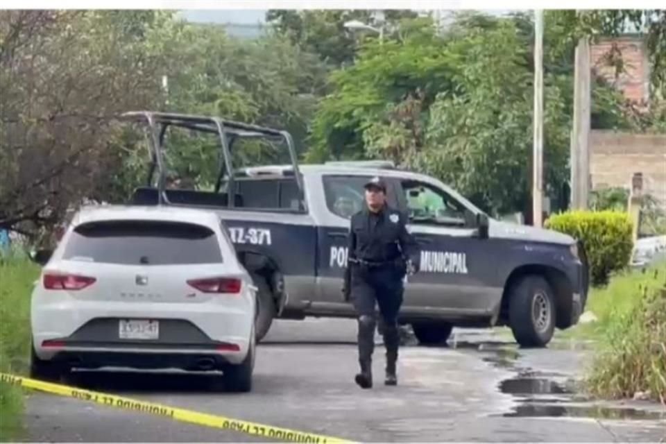 Un joven fue asesinado a balazos en el Fraccionamiento Chulavista, de Tlajomulco. Su cuerpo fue localizado en la vía pública.