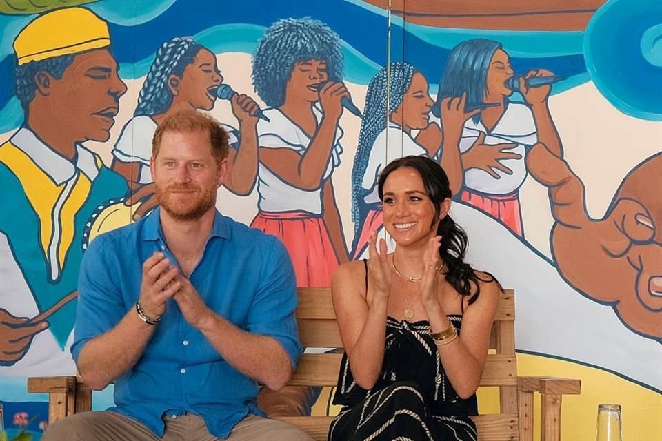 Meghan Markle y Enrique también visitaron una escuela en Cartagena.