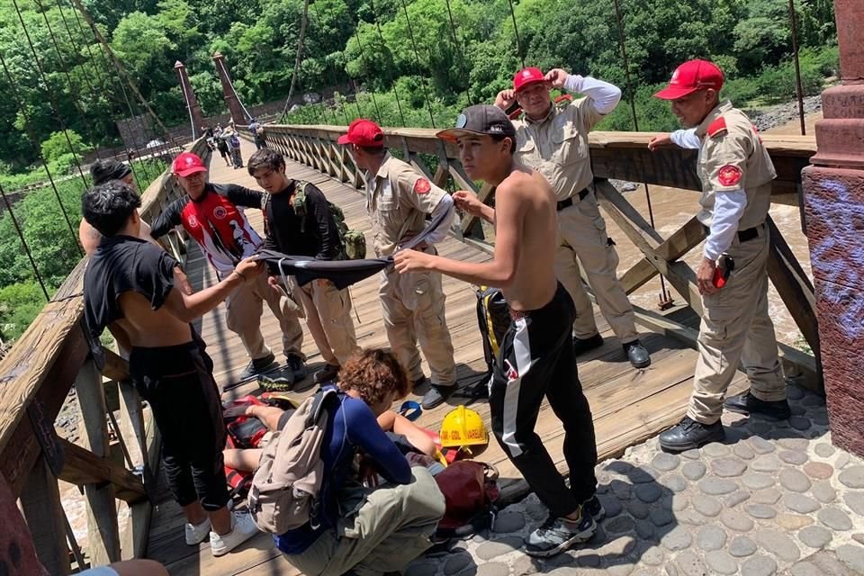La corporación de Bomberos de Zapopan pide a las personas no poner el riesgo su vida y tener precaución cuando visiten zonas naturales como la Barranca de Huentitán.