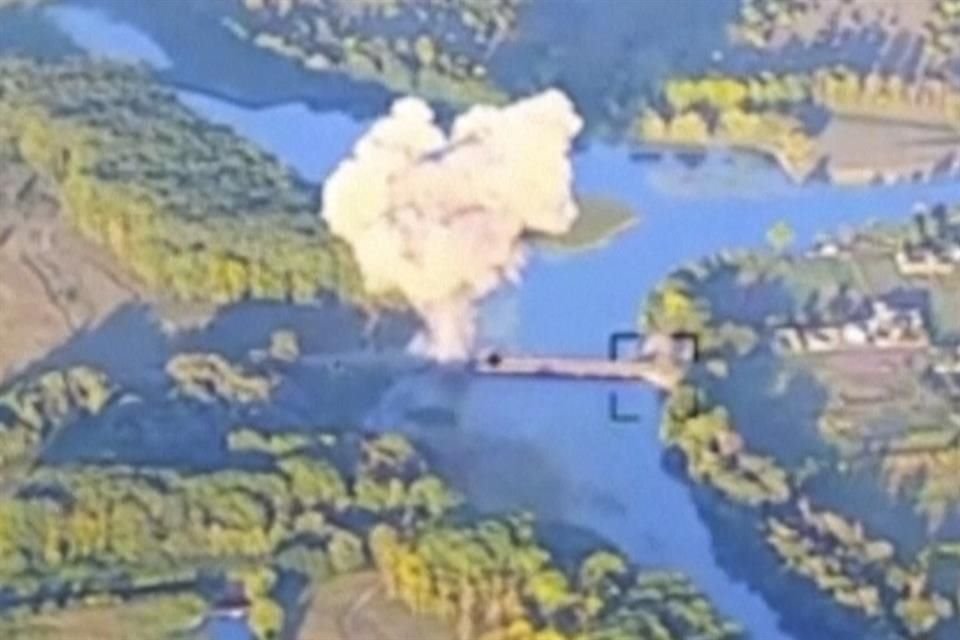 Imágenes de la presunta destrucción de un puente en la región rusa de Kursk.